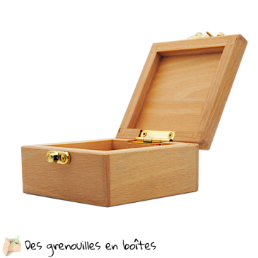 Petit coffret personnalisable, boîte en bois fabrication française, carré de 9 centimètres, ouverte, charnières doré