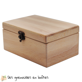 Coffret en bois avec un fermoir de couleur bronze, fabrication artisanale