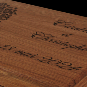 cadeau de mariage Coffret en bois personnalisé. Gravure personnalisée: prénoms des mariés avec la date et un arbre