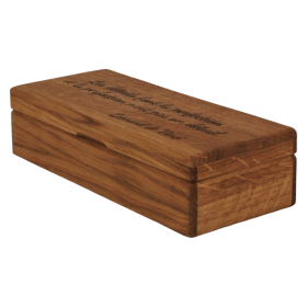 plumier en chêne avec une gravure d'un texte personnalisé. Plumier en bois. Boite en bois des grenouilles en boites.